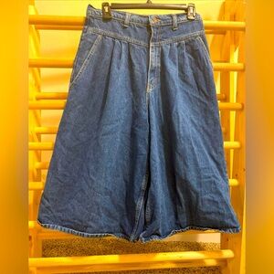 Women's Denim Bell Bottom Shorts Size 12 Waist 28 Made In The USA Pleated